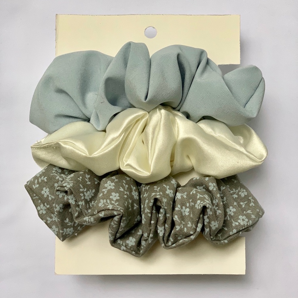 Blue Blooming Flowers Scrunchie Set of 3